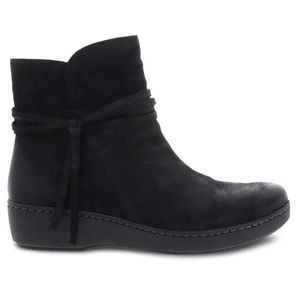 Dansko Evelyn Bootie Black Ankle Boot burnished suede 9.5-10, size 40